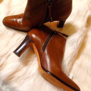 Size 7 Brown Leather Woman's Boot